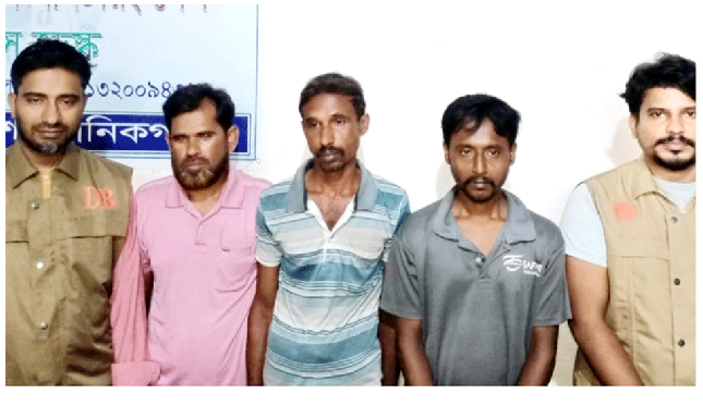 ৯ লাখ টাকার হেরোইনসহ ৩ জনকে আটক করেছে গোয়েন্দা পুলিশ